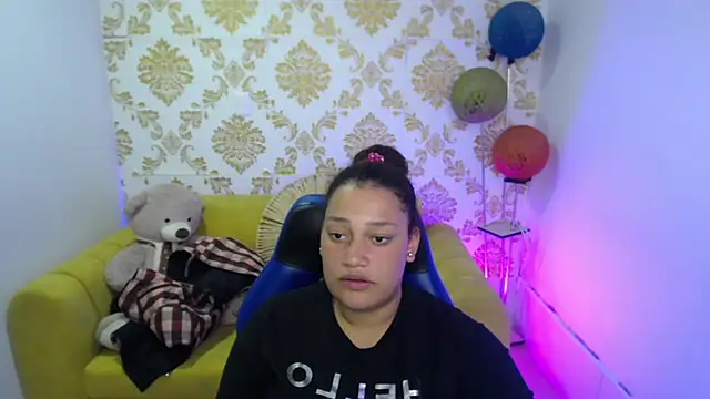 Snapshot of keiry_m chatting on 10/15/25, 02:43 keiry m online show from 10/15/25, 02:43