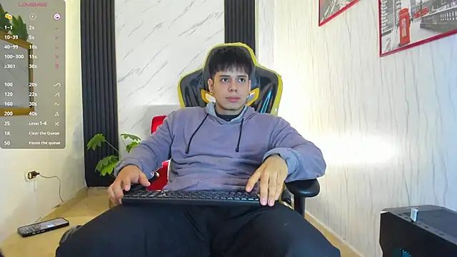 Snapshot of xKevyn chatting on 11/21/25, 12:26 xKevyn online show from 11/21/25, 12:26