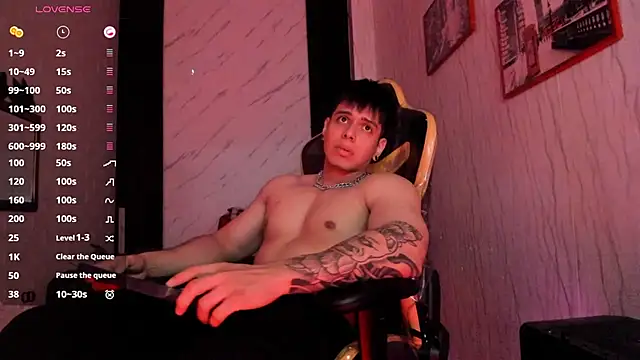 Snapshot of xKevyn chatting on 10/03/25, 12:39 xKevyn online show from 10/03/25, 12:39