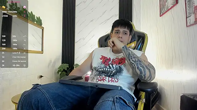 Snapshot of xKevyn chatting on 10/28/25, 12:37 xKevyn online show from 10/28/25, 12:37