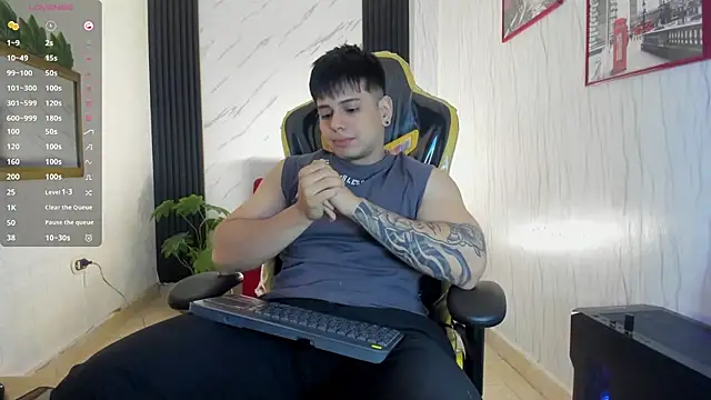 Snapshot of xKevyn chatting on 11/13/25, 12:31 xKevyn online show from 11/13/25, 12:31