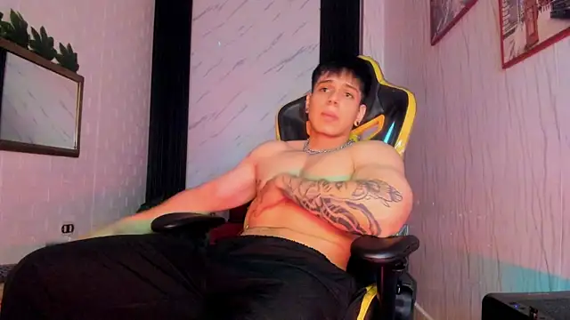 Snapshot of xKevyn chatting on 10/08/25, 12:28 xKevyn online show from 10/08/25, 12:28