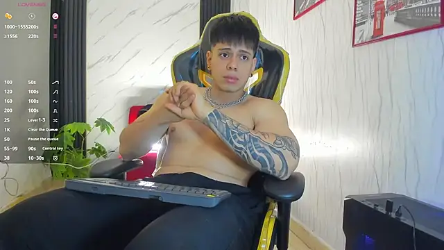 Snapshot of xKevyn chatting on 11/07/25, 12:21 xKevyn online show from 11/07/25, 12:21