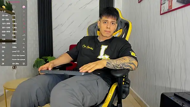 Snapshot of xKevyn chatting on 09/23/25, 12:23 xKevyn online show from 09/23/25, 12:23