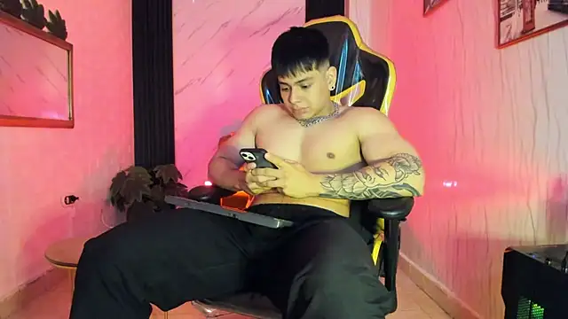 Snapshot of xKevyn chatting on 10/16/25, 12:13 xKevyn online show from 10/16/25, 12:13