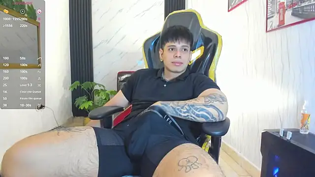 Snapshot of xKevyn chatting on 11/19/25, 12:38 xKevyn online show from 11/19/25, 12:38