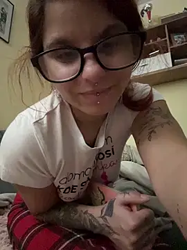 Snapshot of Brutecia2002 chatting on 12/13/25, 08:04 Brutecia2002 online show from 12/13/25, 08:04