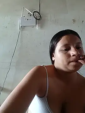 Snapshot of Shell_Latina chatting on 09/24/25, 01:06 Shell Latina online show from 09/24/25, 01:06