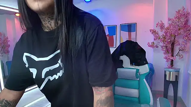 Black roseee online show from 05/24/26, 10:48
