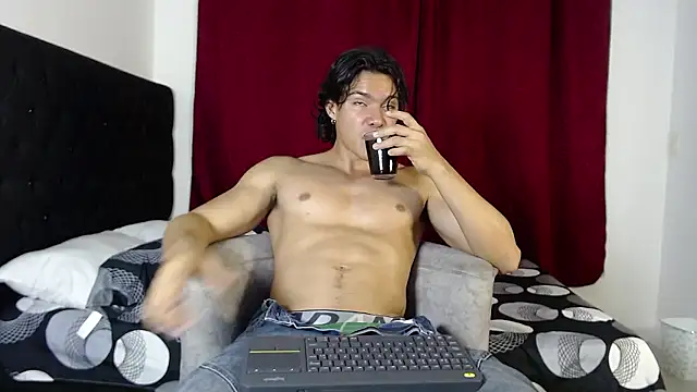 adriel escalante online show from 01/10/26, 04:19