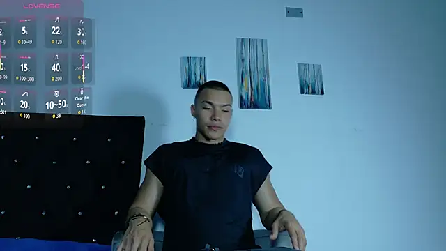 adriel escalante online show from 04/24/26, 02:02