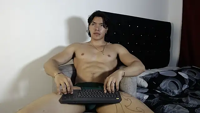 adriel escalante online show from 12/23/25, 03:28