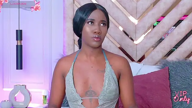 Snapshot of Rossie-Cameron chatting on 02/13/26, 05:24 Rossie-Cameron online show from 02/13/26, 05:24