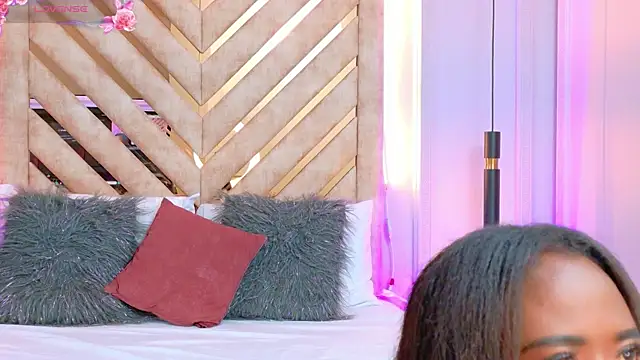 Snapshot of Rossie-Cameron chatting on 01/06/26, 11:09 Rossie-Cameron online show from 01/06/26, 11:09