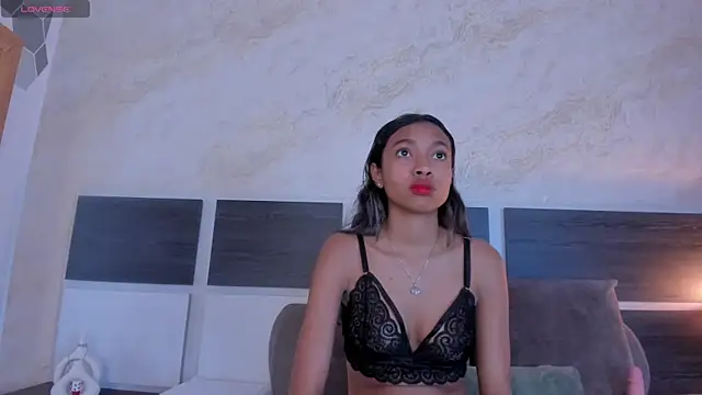 Snapshot of Susanna_Cute chatting on 10/10/25, 12:39 Susanna Cute online show from 10/10/25, 12:39