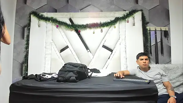 Sarahwalkerr online show from 12/03/25, 07:57