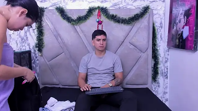 Sarahwalkerr online show from 12/22/25, 01:44