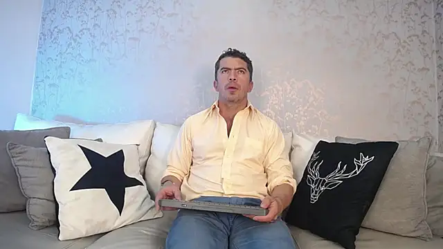 Snapshot of JuanKarloz_ chatting on 10/03/25, 01:34 JuanKarloz online show from 10/03/25, 01:34