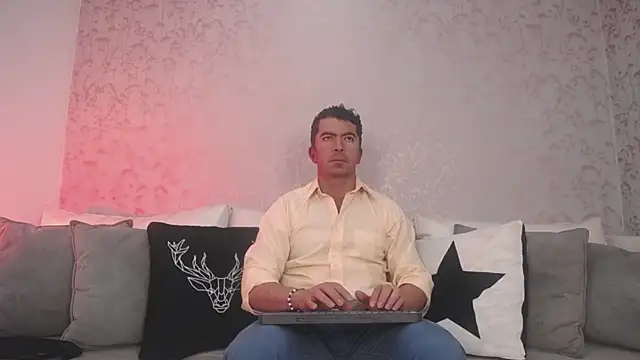 Snapshot of JuanKarloz_ chatting on 10/01/25, 01:37 JuanKarloz online show from 10/01/25, 01:37