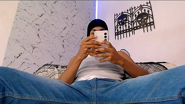 lorian vikel online show from 10/10/25, 09:48