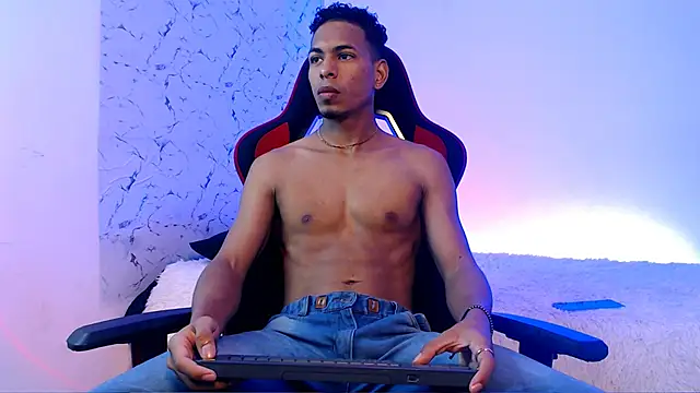 lorian vikel online show from 11/26/25, 09:04