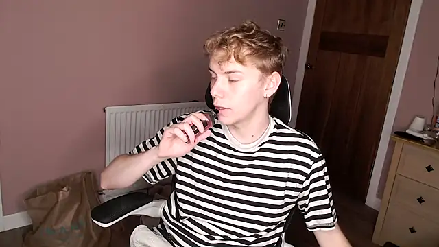 scottishtwink01 online show from 09/19/25, 05:17