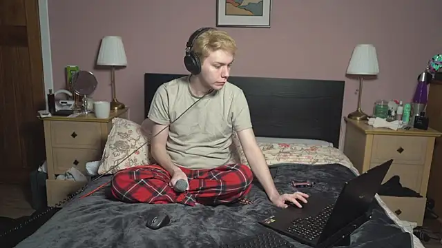 Snapshot of scottishtwink01 chatting on 01/09/26, 01:51 scottishtwink01 online show from 01/09/26, 01:51