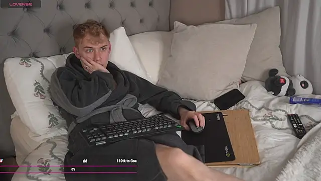 scottishtwink01 online show from 06/12/26, 10:07