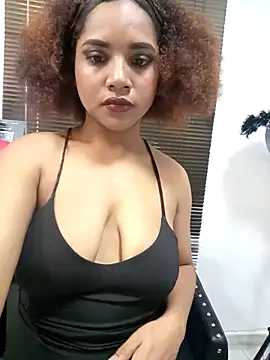 Snapshot of SofyTaylori chatting on 10/17/25, 02:52 SofyTaylori online show from 10/17/25, 02:52
