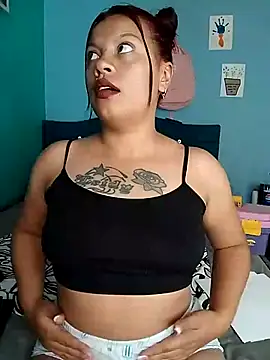 Snapshot of paola-yandex28 chatting on 10/02/25, 04:32 paola-yandex28 online show from 10/02/25, 04:32