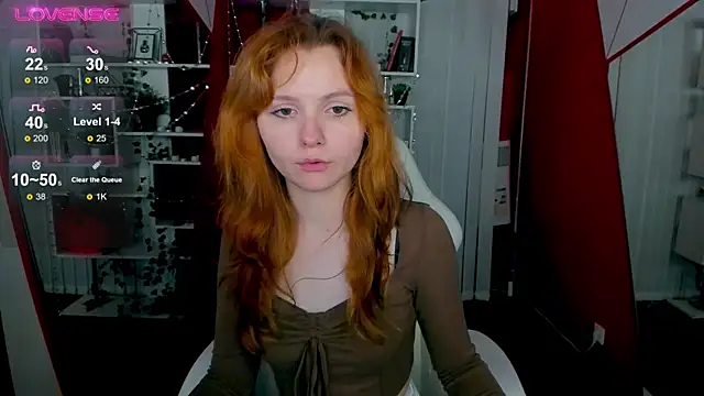 Snapshot of AlisHanson chatting on 10/14/25, 12:06 AlisHanson online show from 10/14/25, 12:06