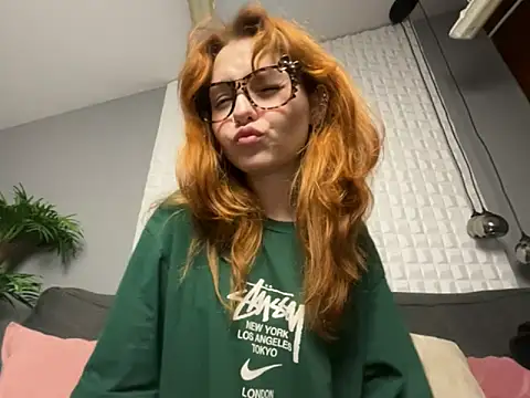 Snapshot of AlisHanson chatting on 09/26/25, 01:18 AlisHanson online show from 09/26/25, 01:18