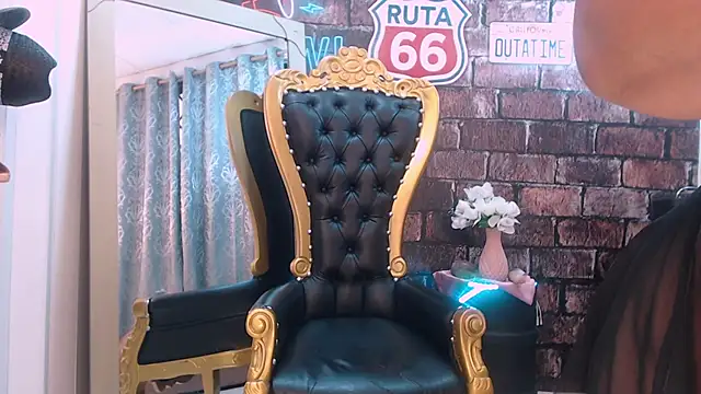 Snapshot of ValeryBerri chatting on 10/25/25, 12:17 ValeryBerri online show from 10/25/25, 12:17