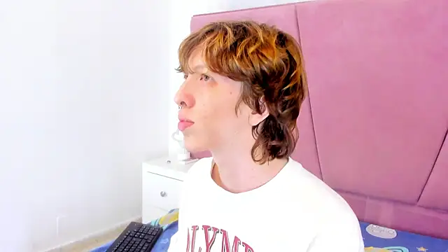 taylorleexx online show from 09/23/25, 08:05
