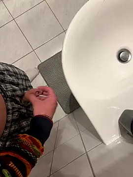 Snapshot of Immerhartundgeil chatting on 09/12/25, 01:39 Immerhartundgeil online show from 09/12/25, 01:39