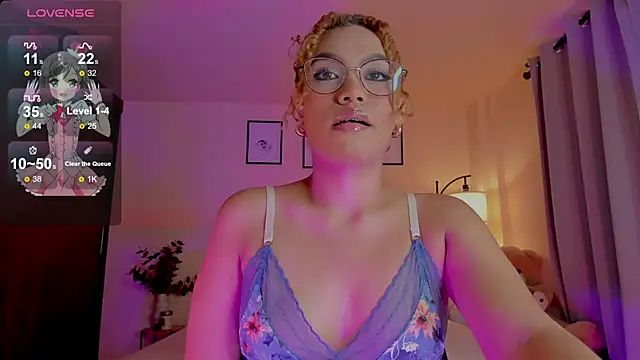 Snapshot of OxanaFedorova1- chatting on 06/04/26, 08:35 OxanaFedorova1- online show from 06/04/26, 08:35