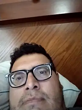 Snapshot of Santiagoqro85 chatting on 09/21/25, 03:06 Santiagoqro85 online show from 09/21/25, 03:06