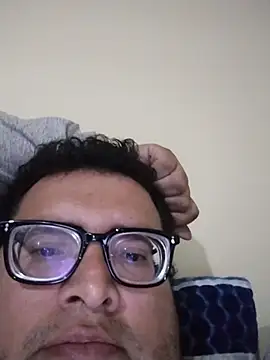 Snapshot of Santiagoqro85 chatting on 02/04/26, 04:07 Santiagoqro85 online show from 02/04/26, 04:07