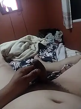 Snapshot of Santiagoqro85 chatting on 10/17/25, 03:54 Santiagoqro85 online show from 10/17/25, 03:54