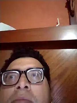 Snapshot of Santiagoqro85 chatting on 11/02/25, 10:48 Santiagoqro85 online show from 11/02/25, 10:48