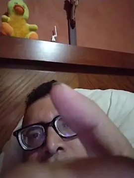 Snapshot of Santiagoqro85 chatting on 11/27/25, 01:06 Santiagoqro85 online show from 11/27/25, 01:06