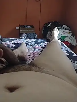 Snapshot of Santiagoqro85 chatting on 11/21/25, 03:11 Santiagoqro85 online show from 11/21/25, 03:11