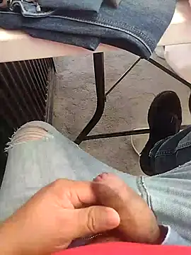 Snapshot of Santiagoqro85 chatting on 10/07/25, 08:10 Santiagoqro85 online show from 10/07/25, 08:10