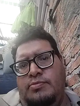 Snapshot of Santiagoqro85 chatting on 10/13/25, 07:26 Santiagoqro85 online show from 10/13/25, 07:26