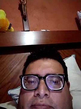 Snapshot of Santiagoqro85 chatting on 10/05/25, 04:36 Santiagoqro85 online show from 10/05/25, 04:36