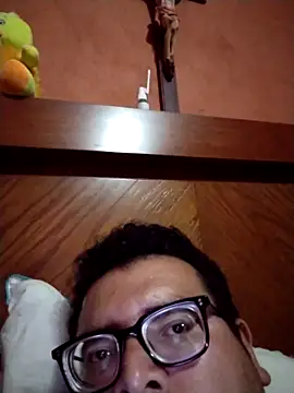 Snapshot of Santiagoqro85 chatting on 10/13/25, 03:19 Santiagoqro85 online show from 10/13/25, 03:19