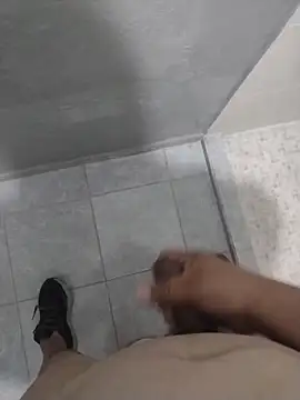 Snapshot of Santiagoqro85 chatting on 12/19/25, 05:26 Santiagoqro85 online show from 12/19/25, 05:26