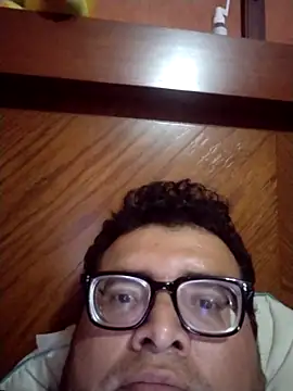 Snapshot of Santiagoqro85 chatting on 10/22/25, 03:06 Santiagoqro85 online show from 10/22/25, 03:06