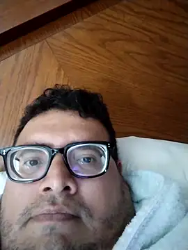 Snapshot of Santiagoqro85 chatting on 09/20/25, 05:07 Santiagoqro85 online show from 09/20/25, 05:07