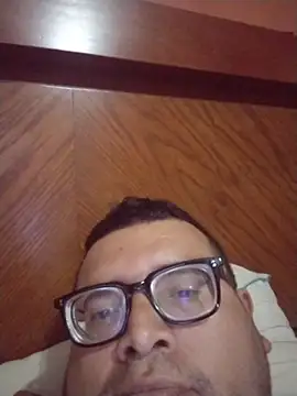 Snapshot of Santiagoqro85 chatting on 12/01/25, 01:56 Santiagoqro85 online show from 12/01/25, 01:56